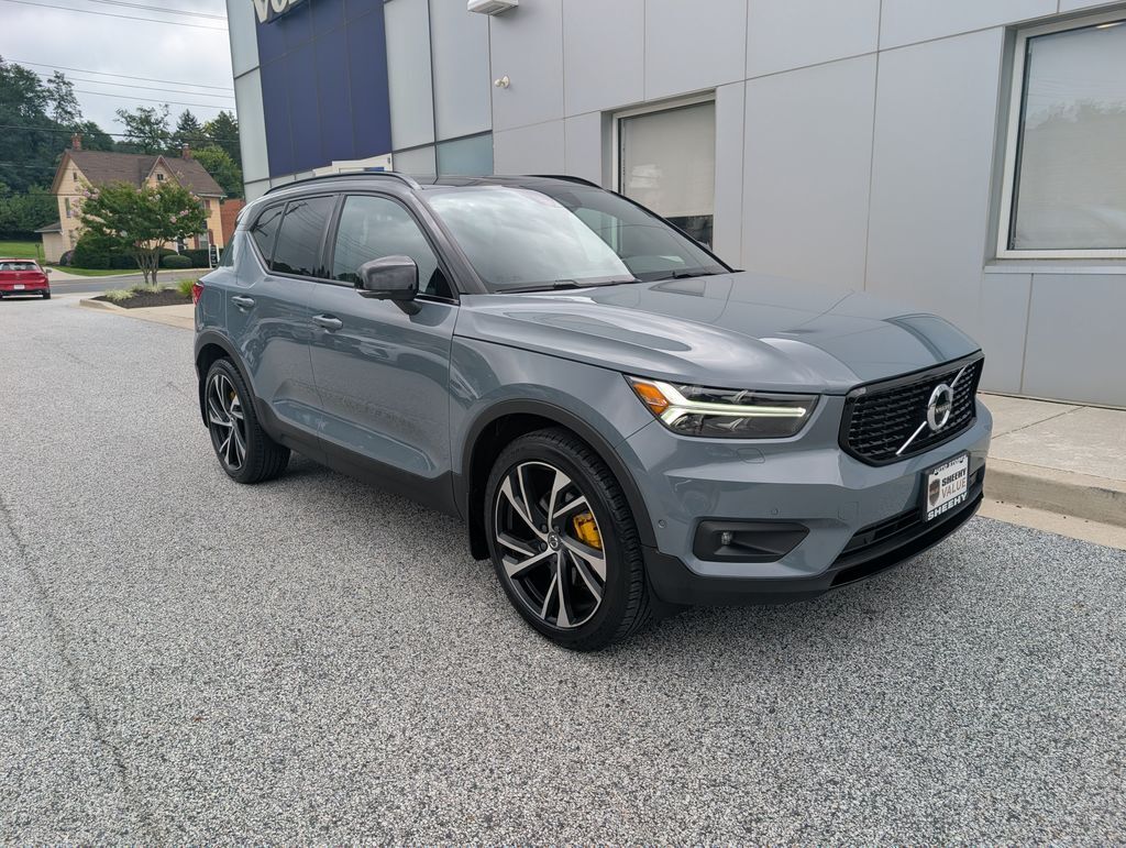 2022 Volvo XC40
