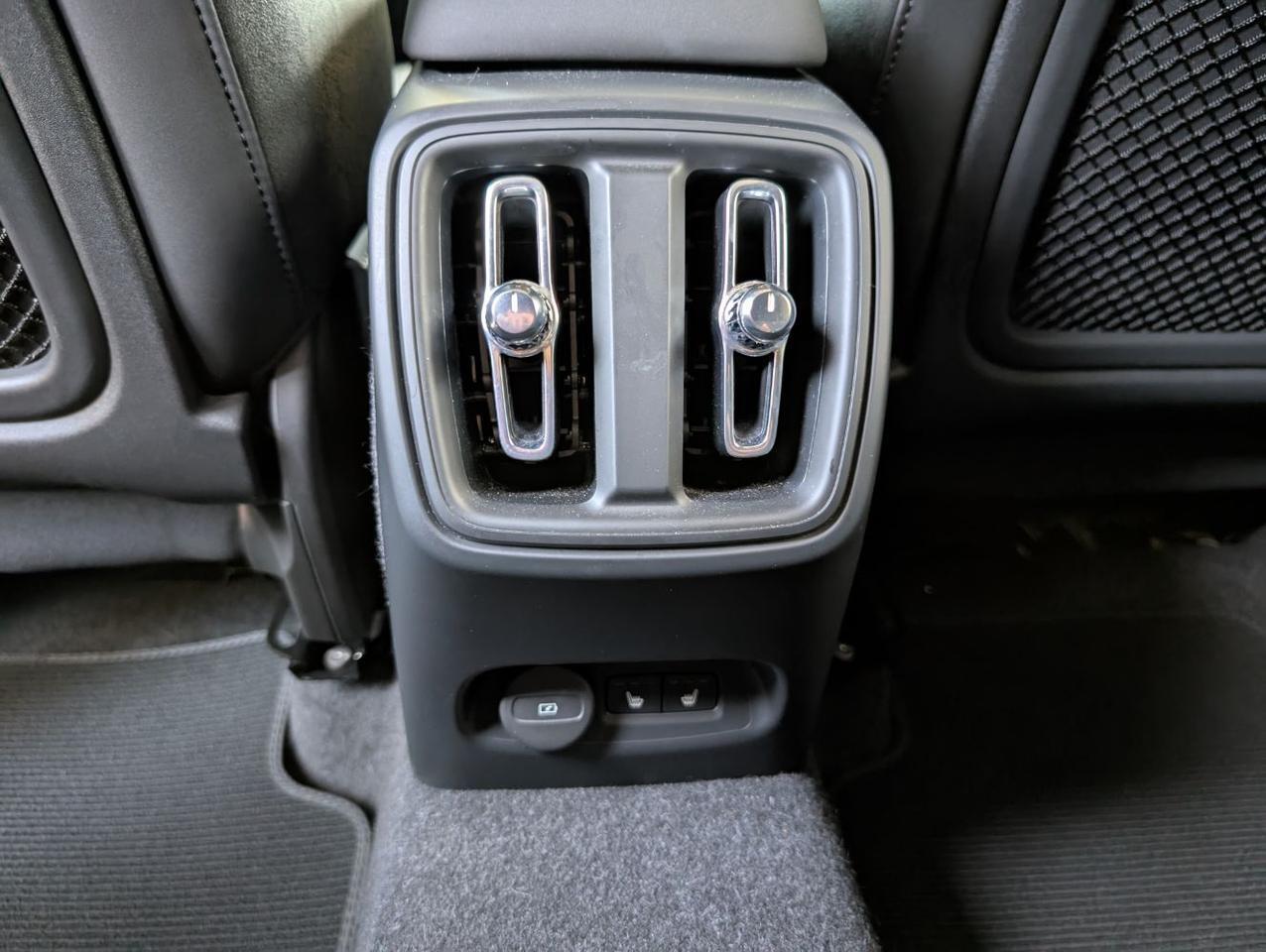 2022 Volvo XC40 Recharge P8 Twin Engine ULTIMATE w/Harman Kardon, Pilot Assist, 360 Cam, 4 Heated Seats & Wheel Portland OR