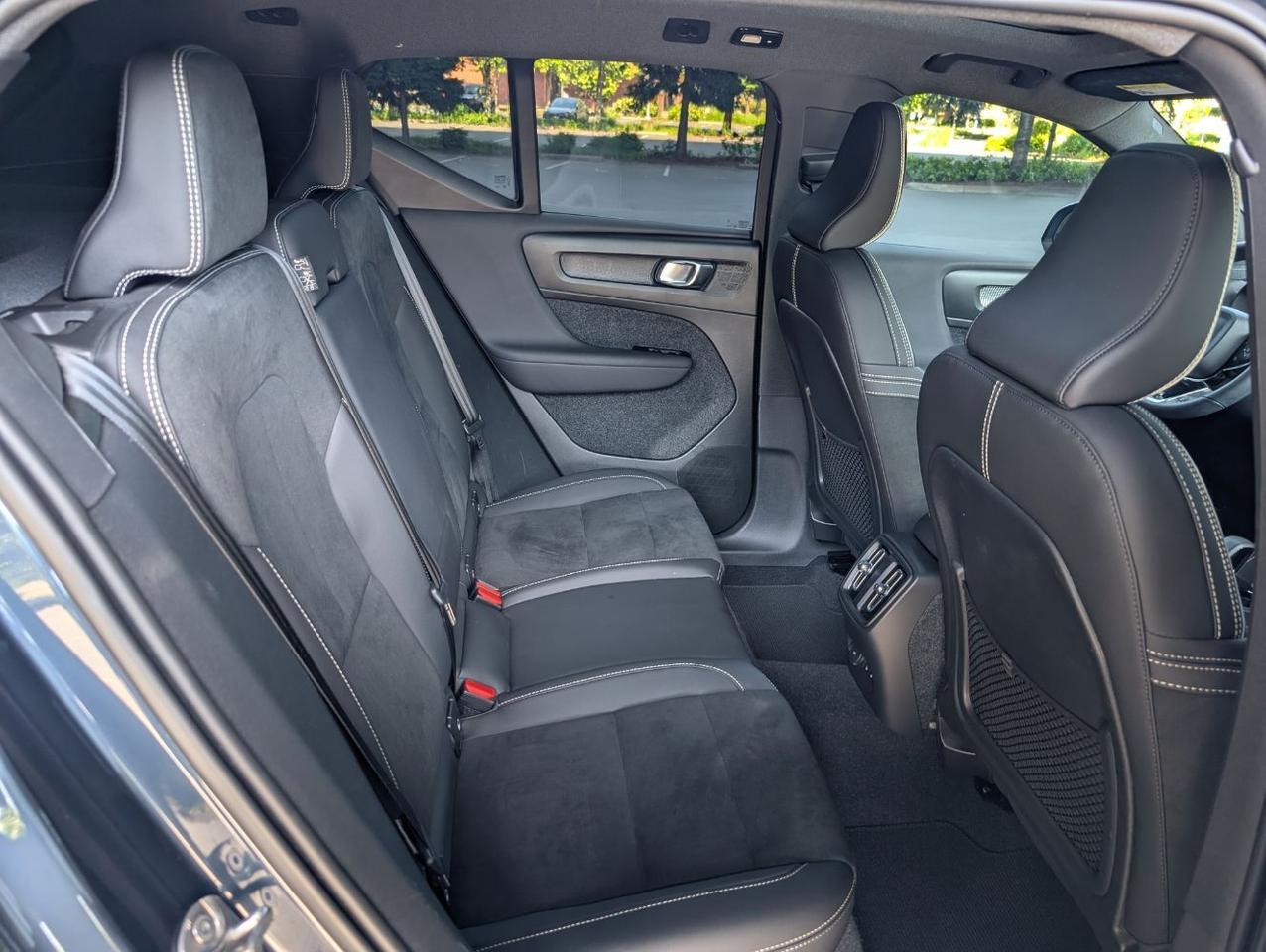 2022 Volvo XC40 Recharge P8 Twin Engine ULTIMATE w/Harman Kardon, Pilot Assist, 360 Cam, 4 Heated Seats & Wheel Portland OR