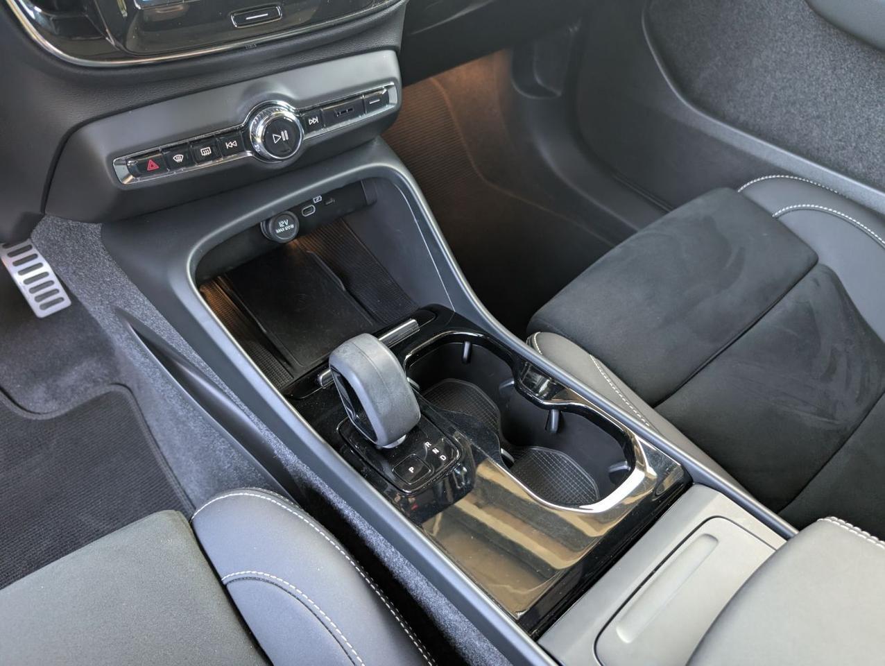 2022 Volvo XC40 Recharge P8 Twin Engine ULTIMATE w/Harman Kardon, Pilot Assist, 360 Cam, 4 Heated Seats & Wheel Portland OR