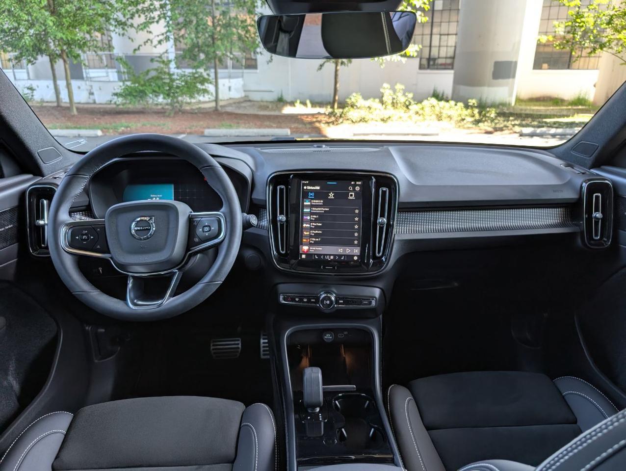 2022 Volvo XC40 Recharge P8 Twin Engine ULTIMATE w/Harman Kardon, Pilot Assist, 360 Cam, 4 Heated Seats & Wheel Portland OR