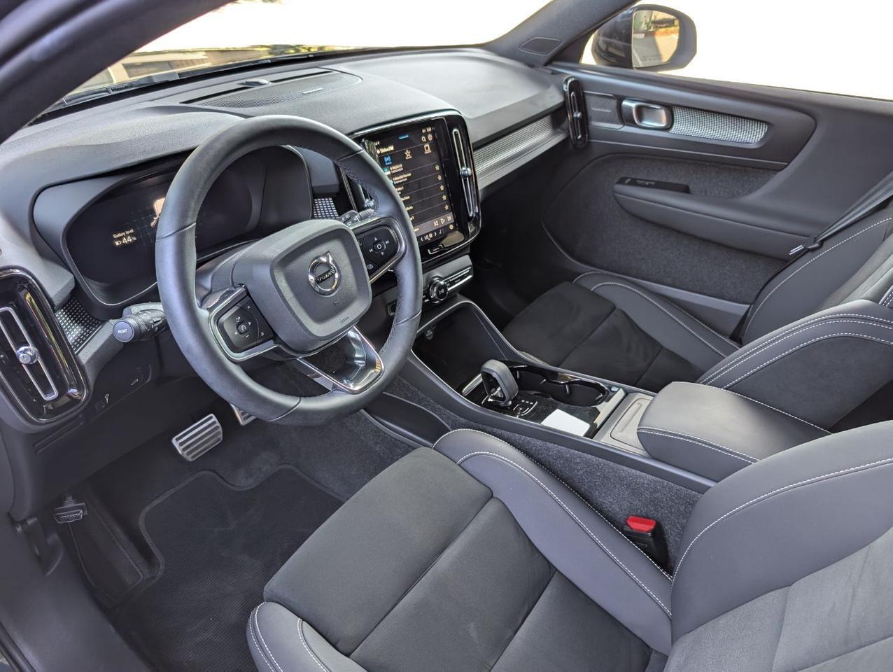 2022 Volvo XC40 Recharge P8 Twin Engine ULTIMATE w/Harman Kardon, Pilot Assist, 360 Cam, 4 Heated Seats & Wheel Portland OR