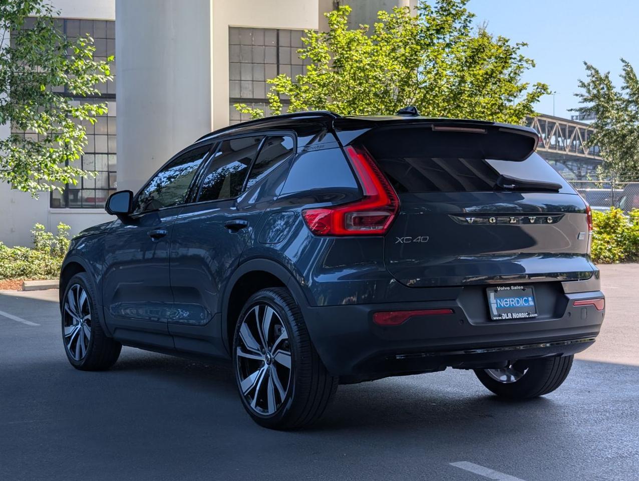 2022 Volvo XC40 Recharge P8 Twin Engine ULTIMATE w/Harman Kardon, Pilot Assist, 360 Cam, 4 Heated Seats & Wheel Portland OR