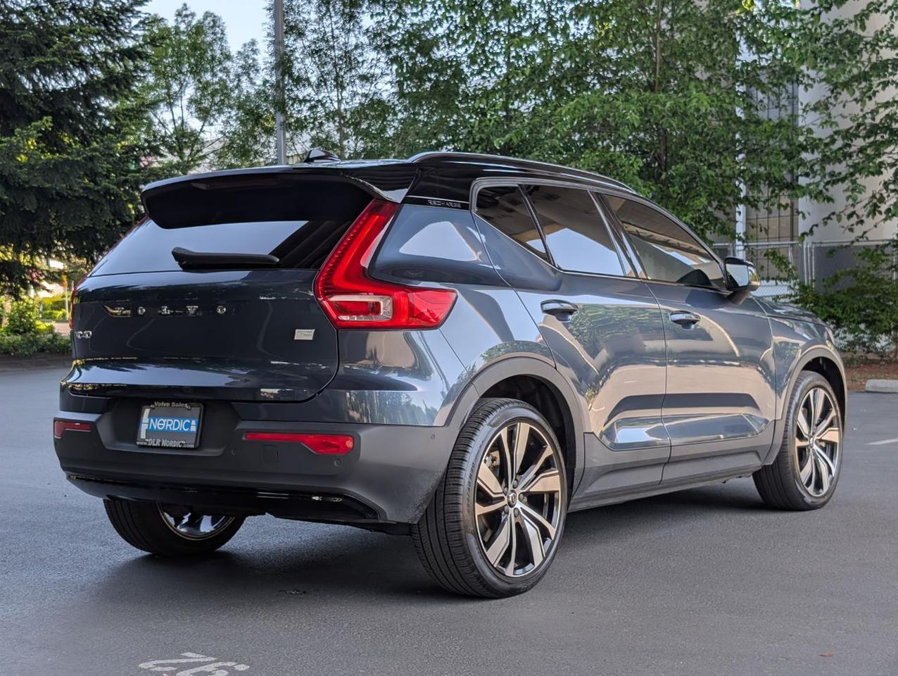 2022 Volvo XC40 Recharge P8 Twin Engine ULTIMATE w/Harman Kardon, Pilot Assist, 360 Cam, 4 Heated Seats & Wheel Portland OR
