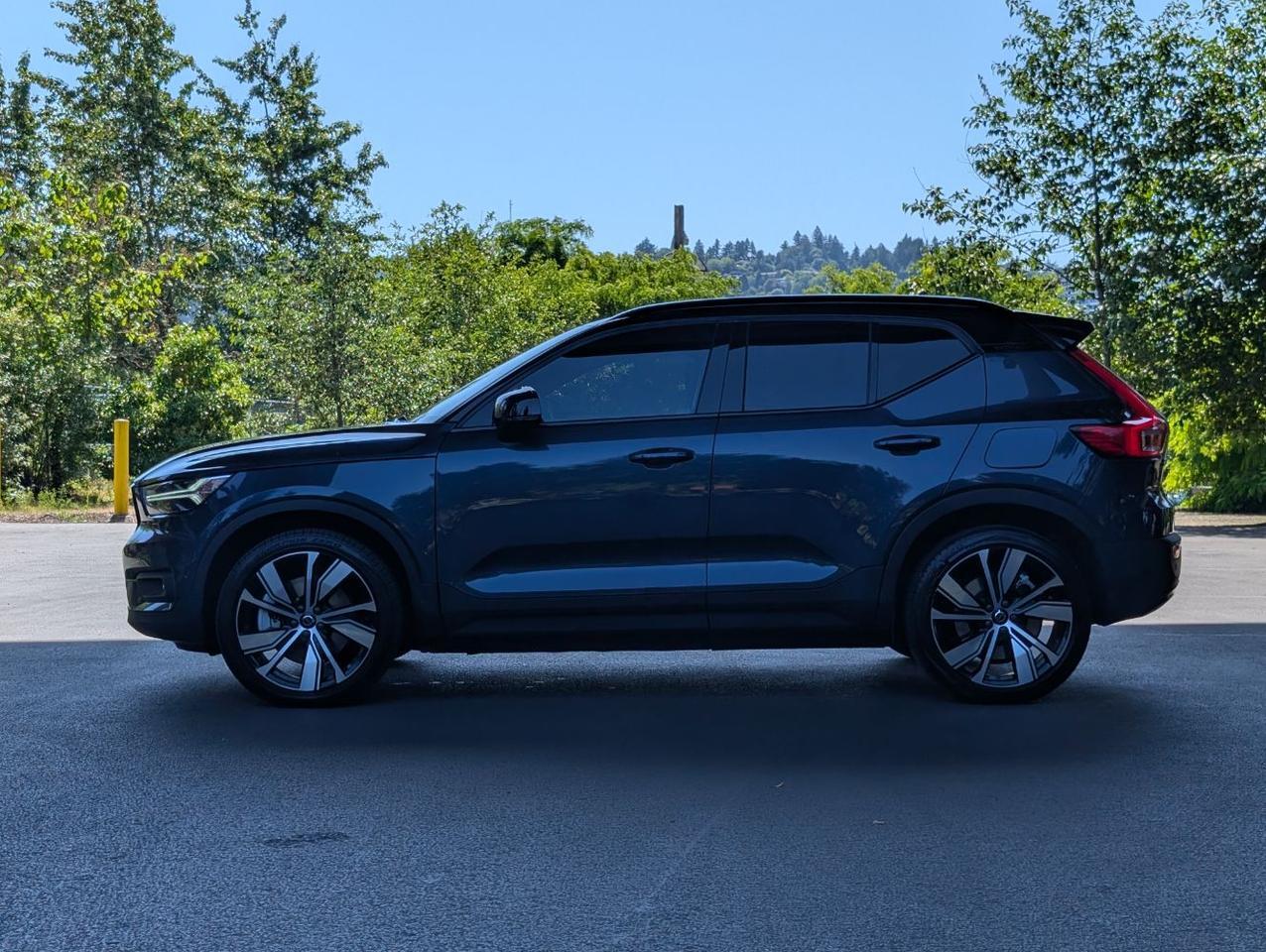 2022 Volvo XC40 Recharge P8 Twin Engine ULTIMATE w/Harman Kardon, Pilot Assist, 360 Cam, 4 Heated Seats & Wheel Portland OR