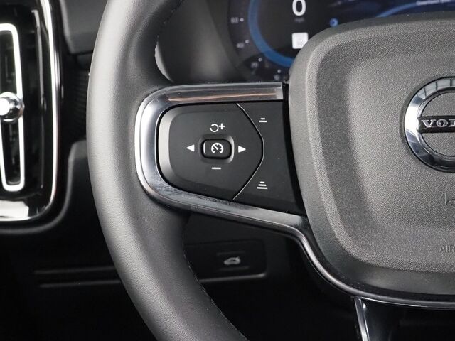 2022 Volvo XC40 Recharge P8 eAWD Twin Ultimate *NAVIGATION, PILOT ASSIST, ADAPTIVE CRUISE, SAFETY ALERTS, 360 VIEW CAMERAS, PANORAMA MOONROOF, LEATHER, HEATED SEATS/STEERING, 20 INCH WHEELS, WIRELESS CHARGING, HARMAN/KARDON Round Rock TX