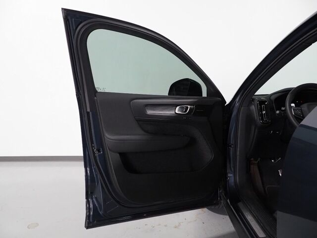 2022 Volvo XC40 Recharge P8 eAWD Twin Ultimate *NAVIGATION, PILOT ASSIST, ADAPTIVE CRUISE, SAFETY ALERTS, 360 VIEW CAMERAS, PANORAMA MOONROOF, LEATHER, HEATED SEATS/STEERING, 20 INCH WHEELS, WIRELESS CHARGING, HARMAN/KARDON Round Rock TX
