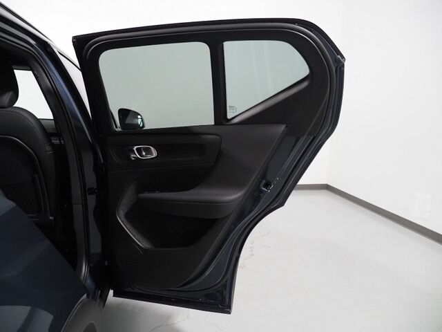 2022 Volvo XC40 Recharge P8 eAWD Twin Ultimate *NAVIGATION, PILOT ASSIST, ADAPTIVE CRUISE, SAFETY ALERTS, 360 VIEW CAMERAS, PANORAMA MOONROOF, LEATHER, HEATED SEATS/STEERING, 20 INCH WHEELS, WIRELESS CHARGING, HARMAN/KARDON Round Rock TX