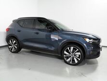 Volvo XC40 Recharge P8 eAWD Twin Ultimate *NAVIGATION, PILOT ASSIST, ADAPTIVE CRUISE, SAFETY ALERTS, 360 VIEW CAMERAS, PANORAMA MOONROOF, LEATHER, HEATED SEATS/STEERING, 20 INCH WHEELS, WIRELESS CHARGING, HARMAN/KARDON 2022