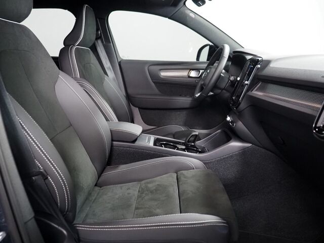 2022 Volvo XC40 Recharge P8 eAWD Twin Ultimate *NAVIGATION, PILOT ASSIST, ADAPTIVE CRUISE, SAFETY ALERTS, 360 VIEW CAMERAS, PANORAMA MOONROOF, LEATHER, HEATED SEATS/STEERING, 20 INCH WHEELS, WIRELESS CHARGING, HARMAN/KARDON Round Rock TX