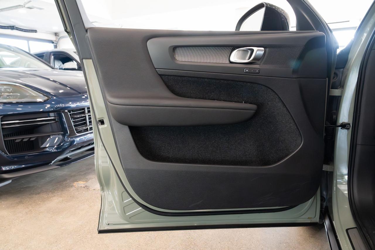 2022 Volvo XC40 Recharge Pure Electric P8 Plus Gladstone OR