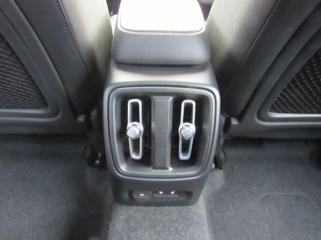 2022 Volvo XC40 Recharge P8 Twin Plus photo 27