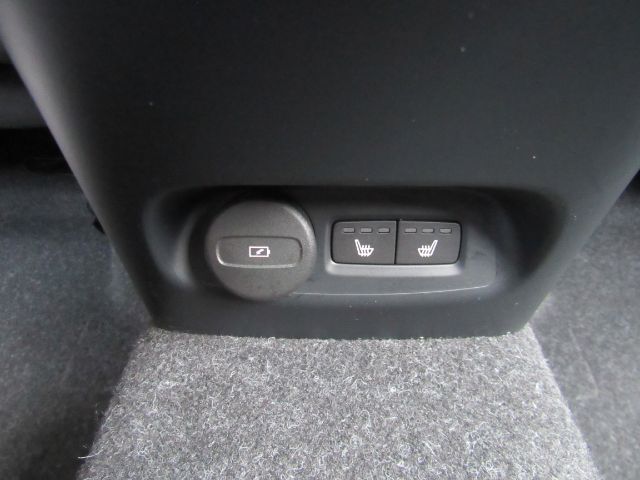 2022 Volvo XC40 Recharge P8 Twin Plus photo 28