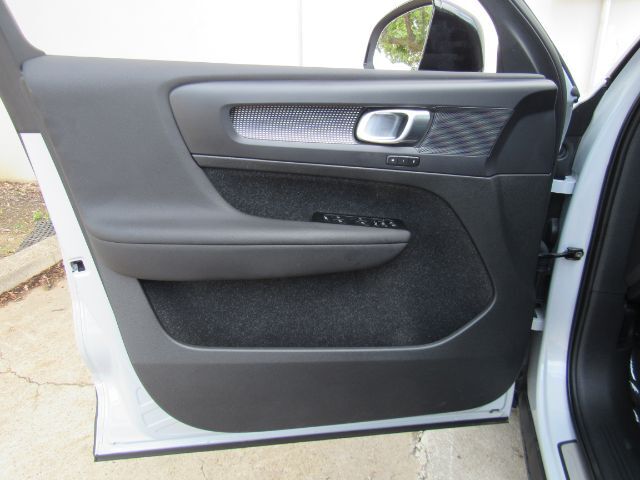 2022 Volvo XC40 Recharge P8 Twin Plus photo 11