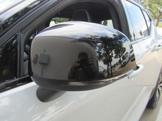 2022 Volvo XC40 Recharge P8 Twin Plus photo 15