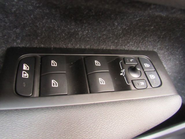 2022 Volvo XC40 Recharge P8 Twin Plus photo 34