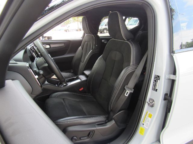 2022 Volvo XC40 Recharge P8 Twin Plus photo 14