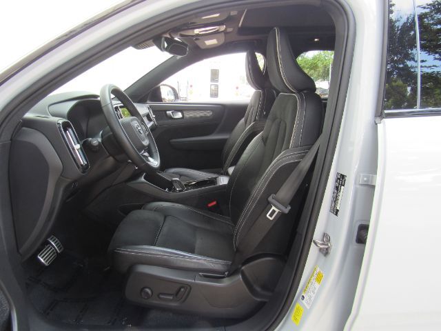 2022 Volvo XC40 Recharge P8 Twin Plus photo 12