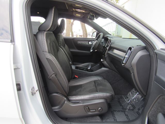 2022 Volvo XC40 Recharge P8 Twin Plus photo 19