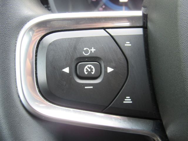 2022 Volvo XC40 Recharge P8 Twin Plus photo 36