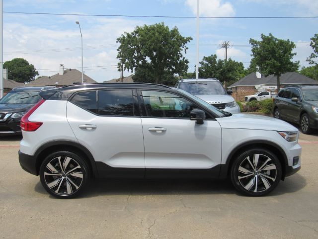 2022 Volvo XC40 Recharge P8 Twin Plus photo 5