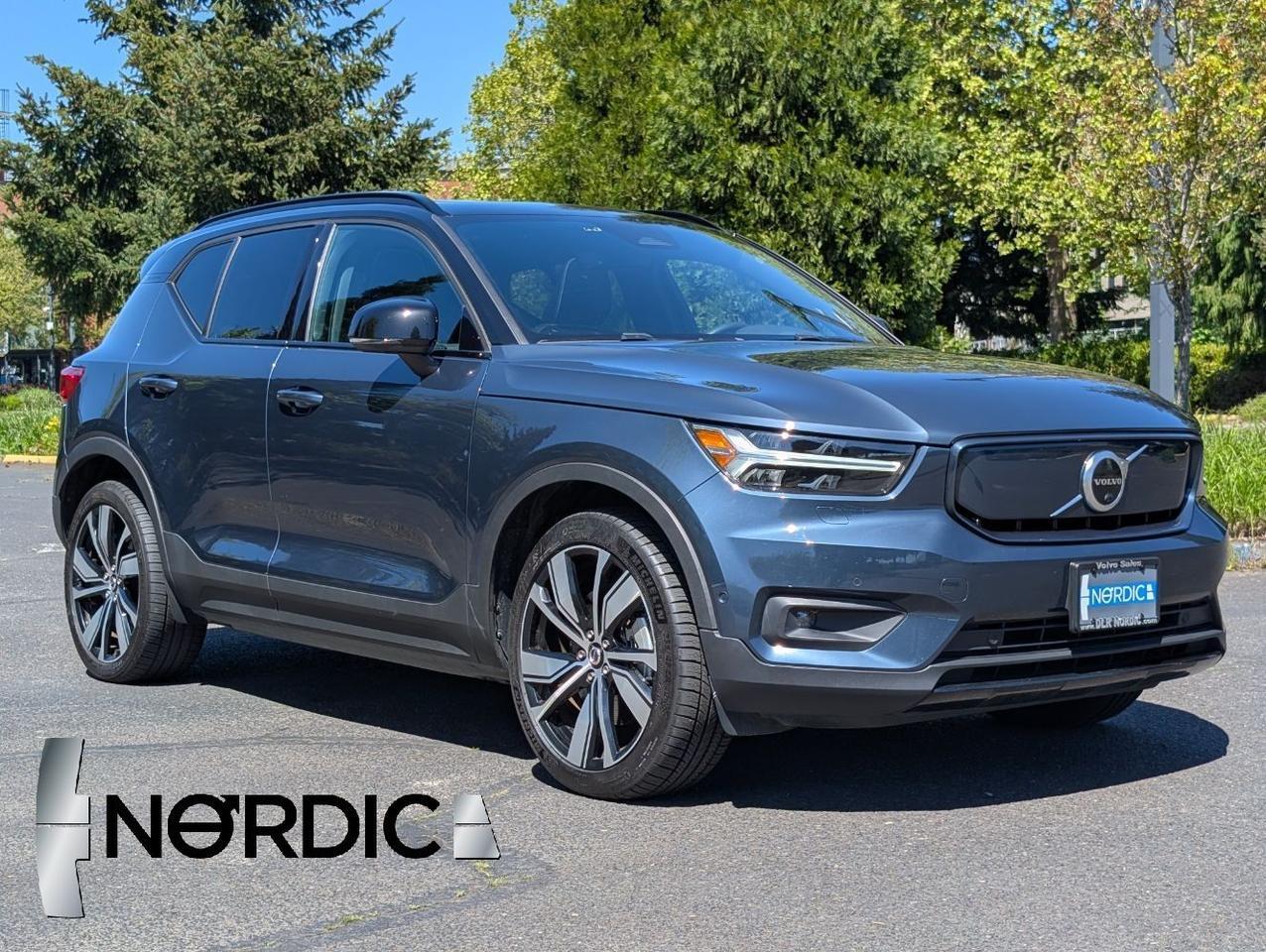 2022 Volvo XC40 Recharge Twin Motor ULTIMATE | 402hp, HK Premium Audio, Pilot Assist, 360 Cam, 4 Heated Seats & Wheel