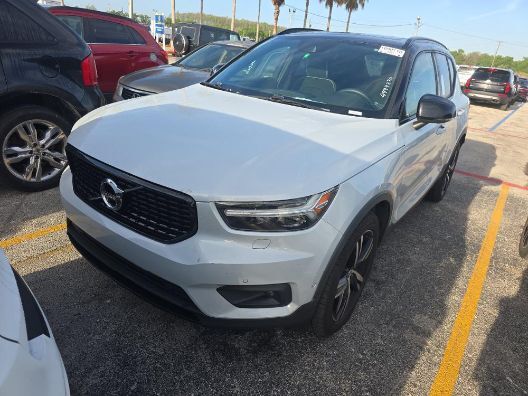 2022 Volvo XC40 T5 R-Design