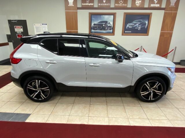 2022 Volvo XC40 T5 R-Design