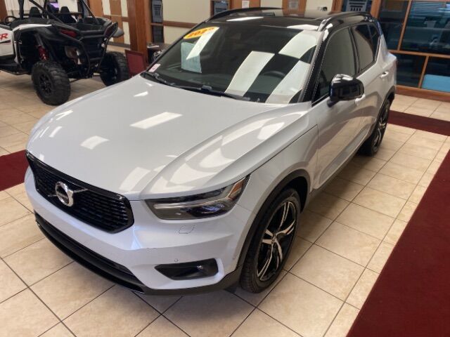 2022 Volvo XC40 T5 R-Design