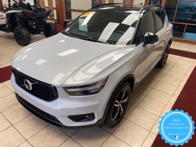 2022 Volvo XC40 T5 R-Design