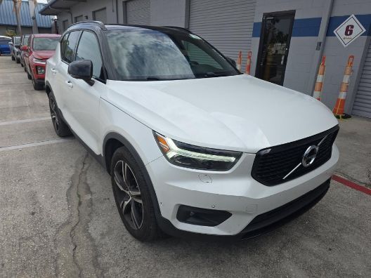 2022 Volvo XC40 T5 R-Design