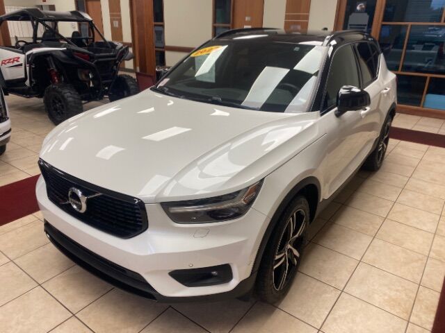 2022 Volvo XC40 T5 R-Design