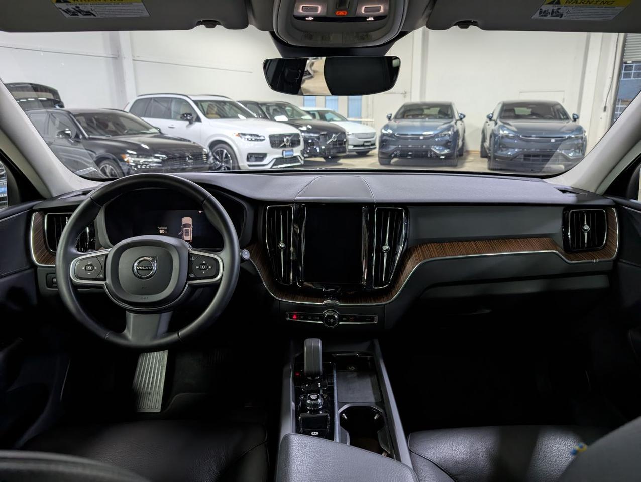 2022 Volvo XC60 B5 AWD Hybrid Momentum w/High Performance Audio, Panoramic Roof, Back Up Cam & Heated Leather Seats Portland OR