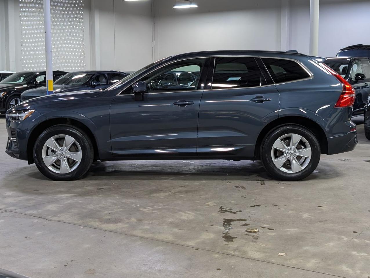 2022 Volvo XC60 B5 AWD Hybrid Momentum w/High Performance Audio, Panoramic Roof, Back Up Cam & Heated Leather Seats Portland OR