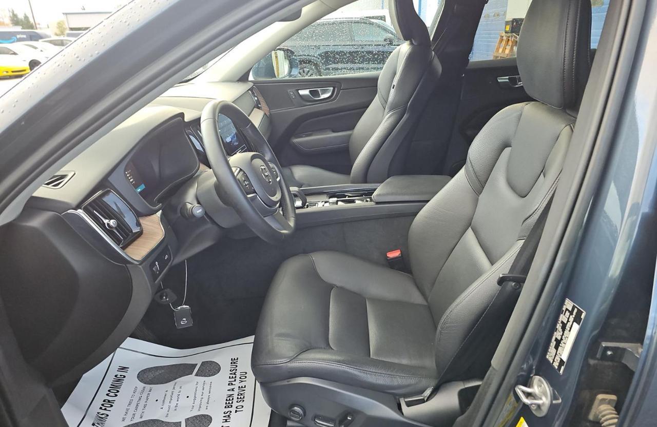 2022 Volvo XC60 B5 AWD Hybrid Momentum w/High Performance Audio, Panoramic Roof, Heated Lea Portland OR