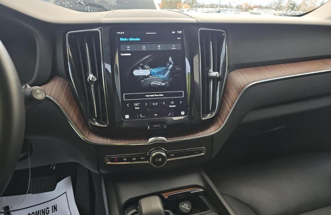 2022 Volvo XC60 B5 AWD Hybrid Momentum w/High Performance Audio, Panoramic Roof, Heated Lea Portland OR