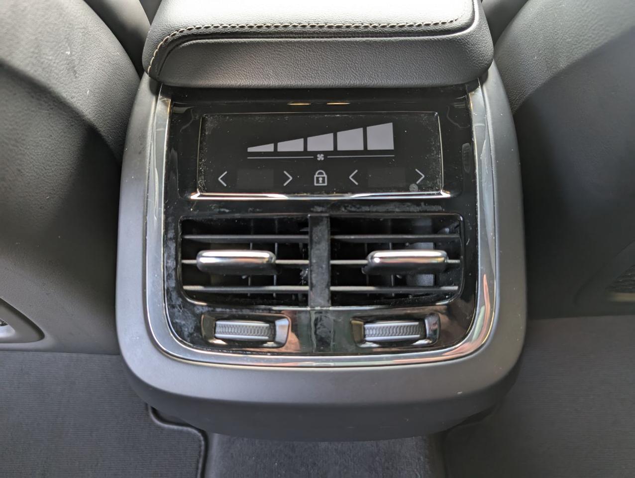 2022 Volvo XC60 B5 AWD Hybrid R-DESIGN w/Bowers &amp; Wilkins, Pilot Assist, 360 Cam, 4 Hea Portland OR