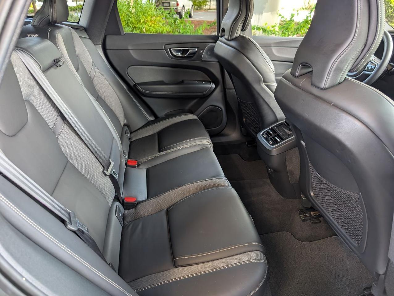 2022 Volvo XC60 B5 AWD Hybrid R-DESIGN w/Bowers &amp; Wilkins, Pilot Assist, 360 Cam, 4 Hea Portland OR