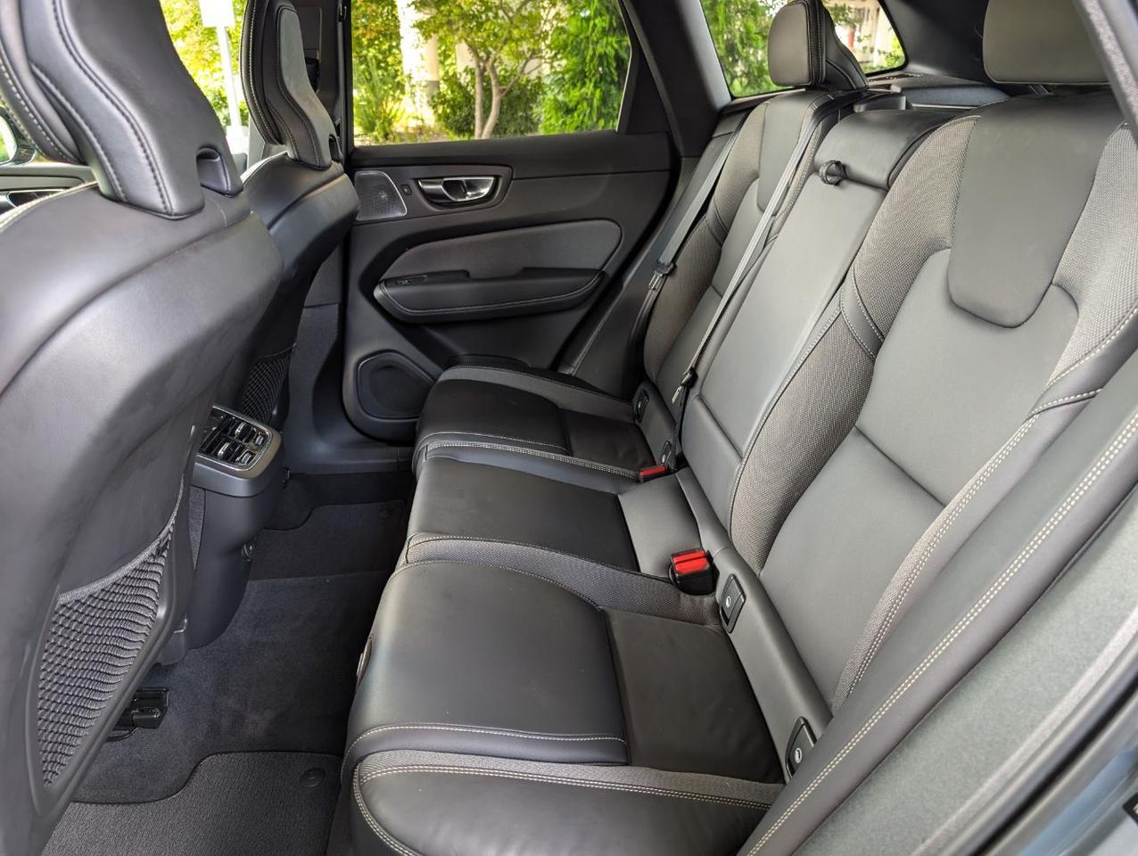 2022 Volvo XC60 B5 AWD Hybrid R-DESIGN w/Bowers &amp; Wilkins, Pilot Assist, 360 Cam, 4 Hea Portland OR