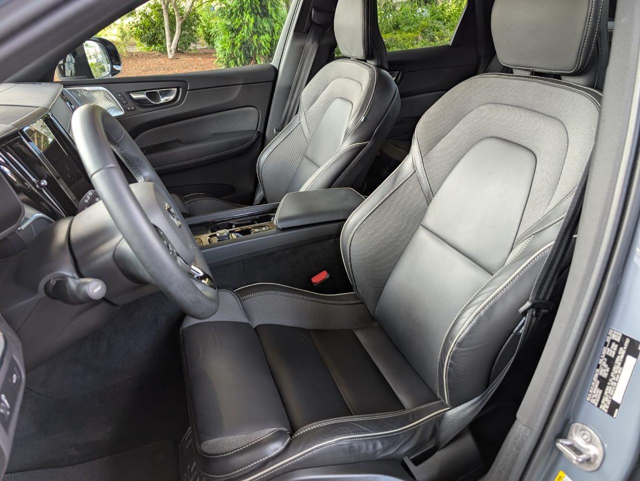 2022 Volvo XC60 B5 AWD Hybrid R-DESIGN w/Bowers &amp; Wilkins, Pilot Assist, 360 Cam, 4 Hea Portland OR
