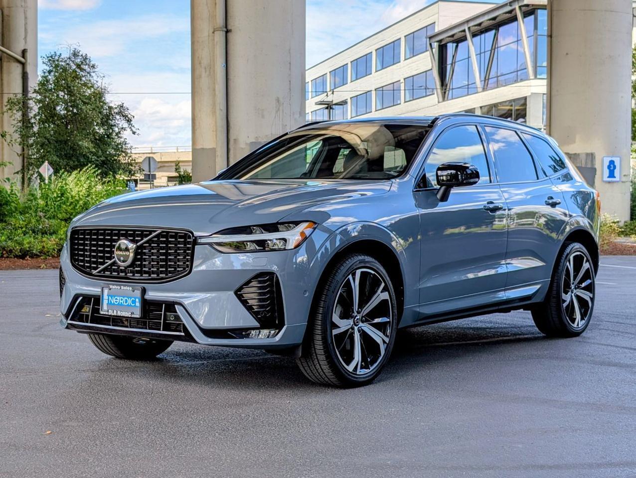 2022 Volvo XC60 B5 AWD Hybrid R-DESIGN w/Bowers &amp; Wilkins, Pilot Assist, 360 Cam, 4 Hea Portland OR
