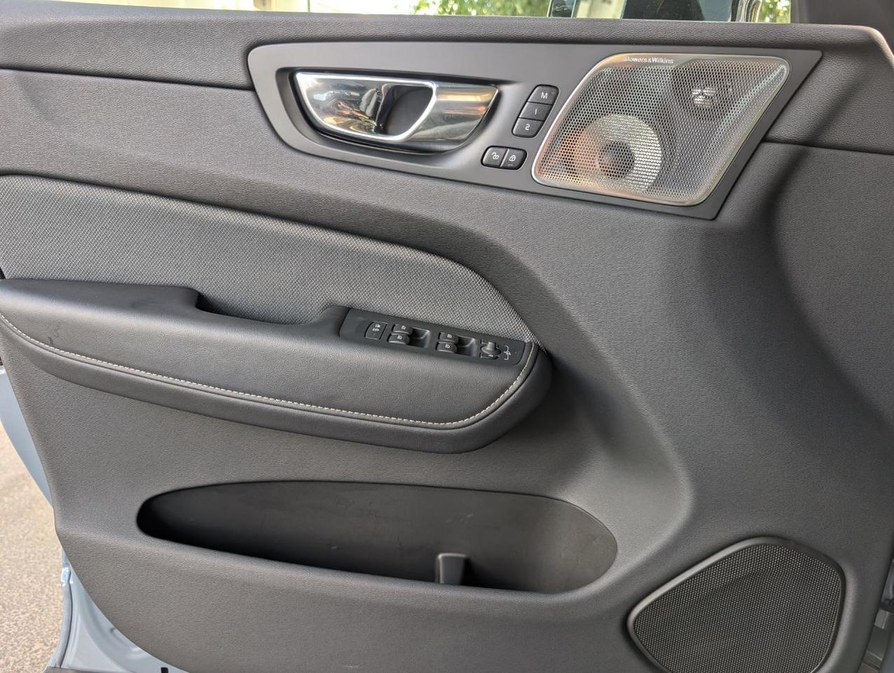 2022 Volvo XC60 B5 AWD Hybrid R-DESIGN w/Bowers &amp; Wilkins, Pilot Assist, 360 Cam, 4 Hea Portland OR