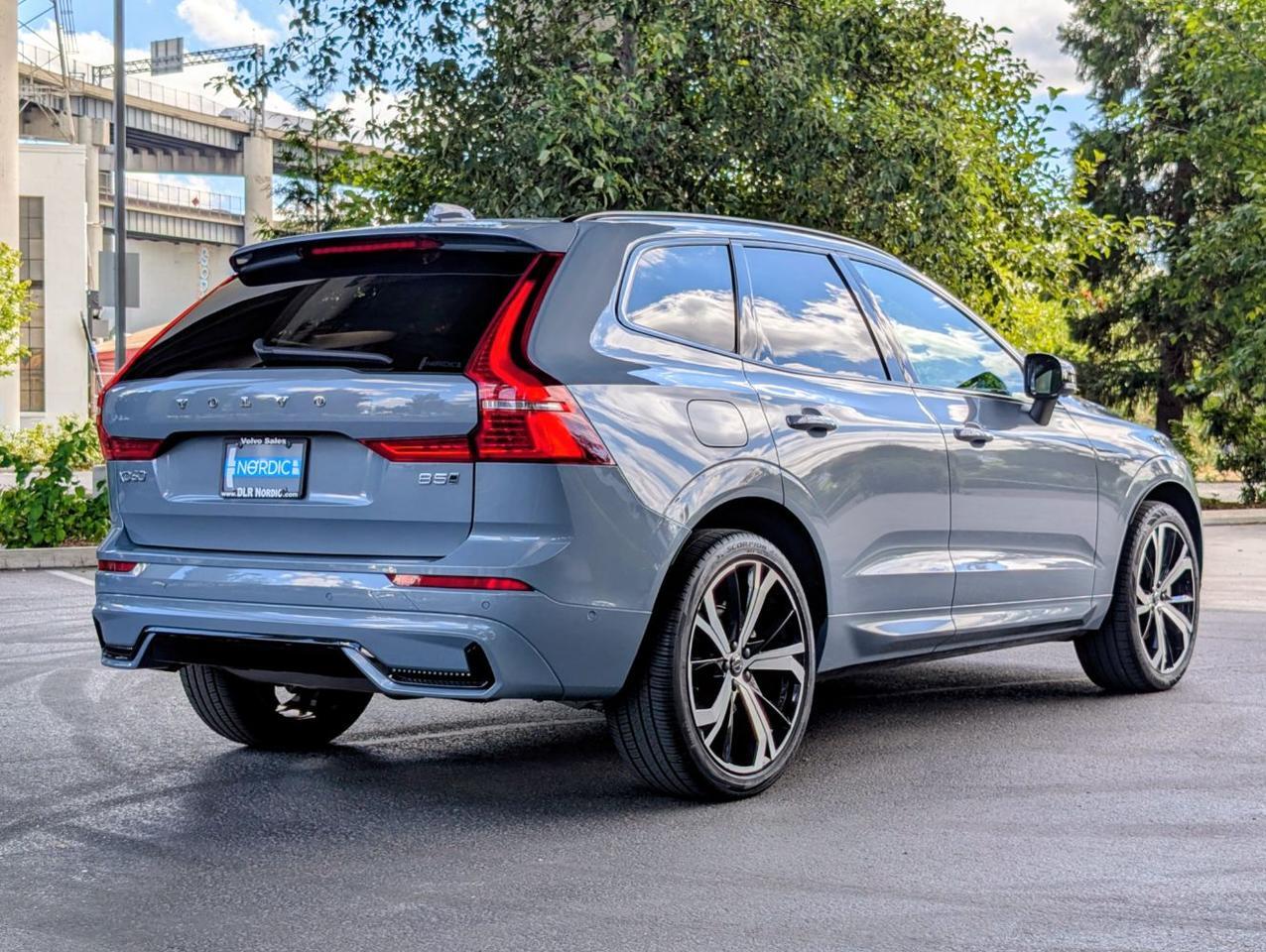 2022 Volvo XC60 B5 AWD Hybrid R-DESIGN w/Bowers &amp; Wilkins, Pilot Assist, 360 Cam, 4 Hea Portland OR
