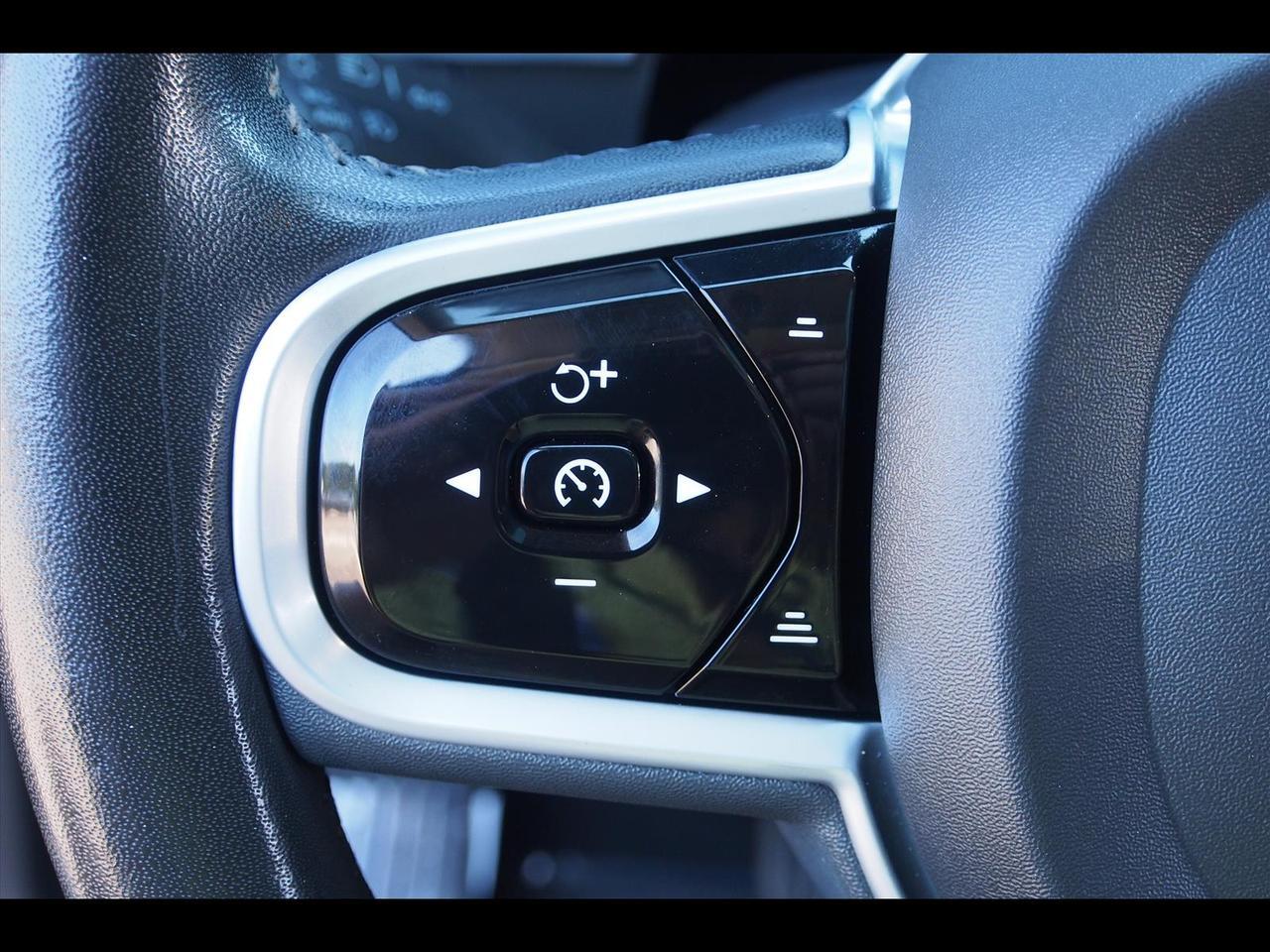 2022 Volvo XC60 B5 Inscription