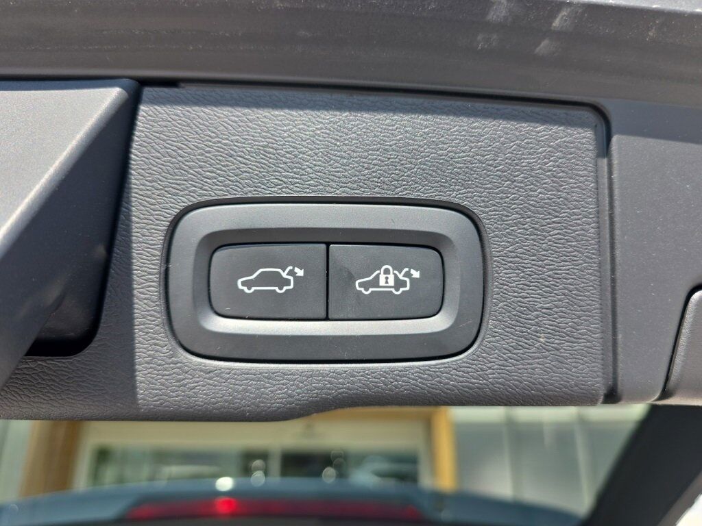 2022 Volvo XC60 B5 Inscription Hunt Valley MD