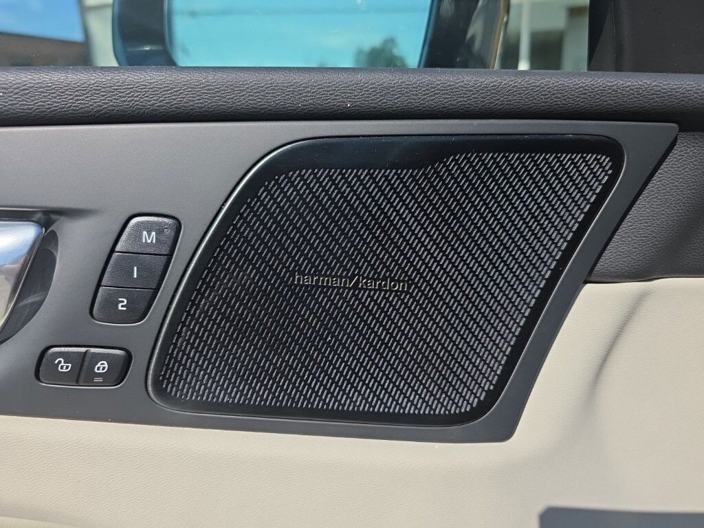 2022 Volvo XC60 B5 Inscription Hunt Valley MD