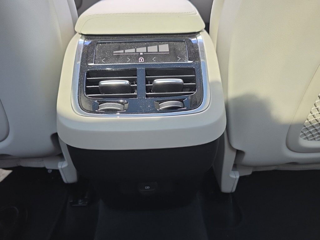 2022 Volvo XC60 B5 Inscription Hunt Valley MD