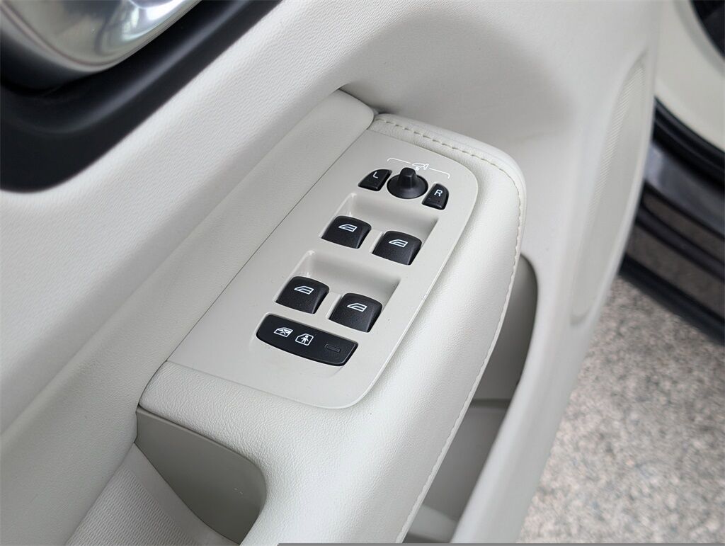 2022 Volvo XC60 B5 Inscription Hunt Valley MD