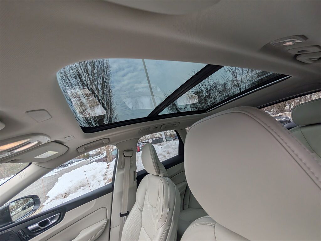 2022 Volvo XC60 B5 Inscription Hunt Valley MD