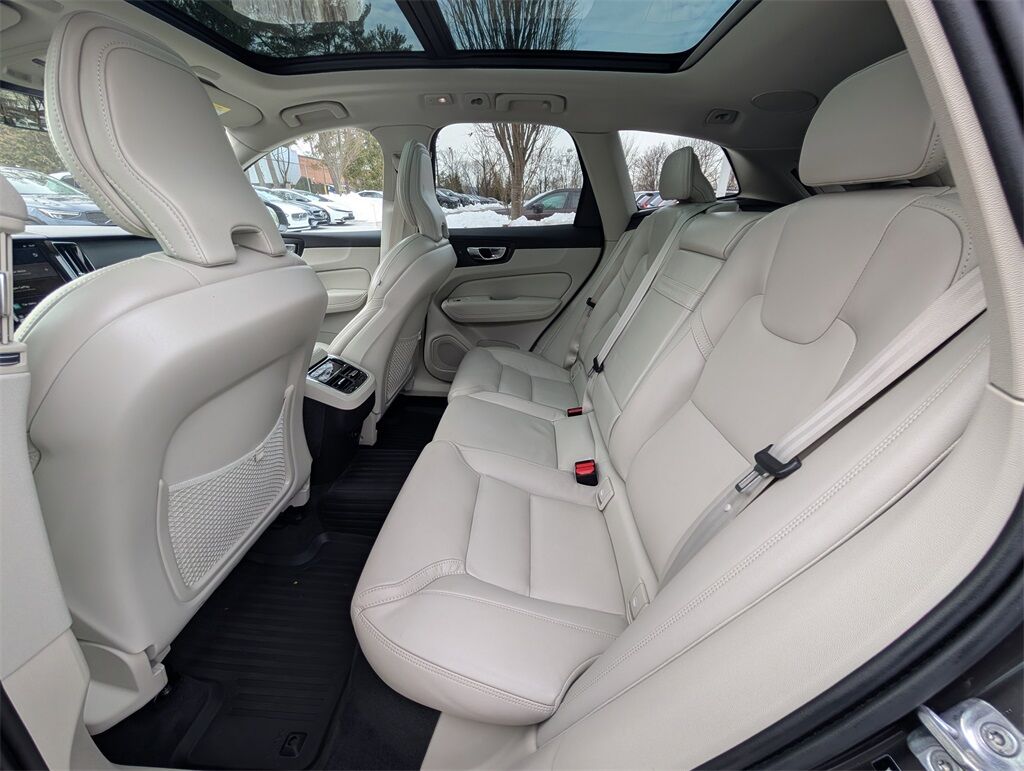 2022 Volvo XC60 B5 Inscription Hunt Valley MD